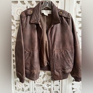 Quick Sale. So beautiful all leather Jacket w fleece detachable collar XS.